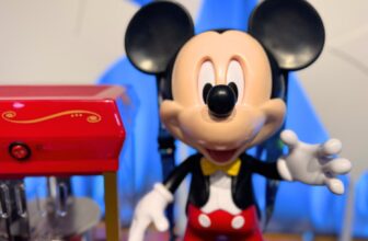 You Can Now Eat Popcorn Out of a Moving, Talking Mickey Mouse at Disneyland